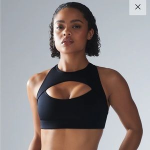 sports bra hotline medium impact c aviar savage x fenty